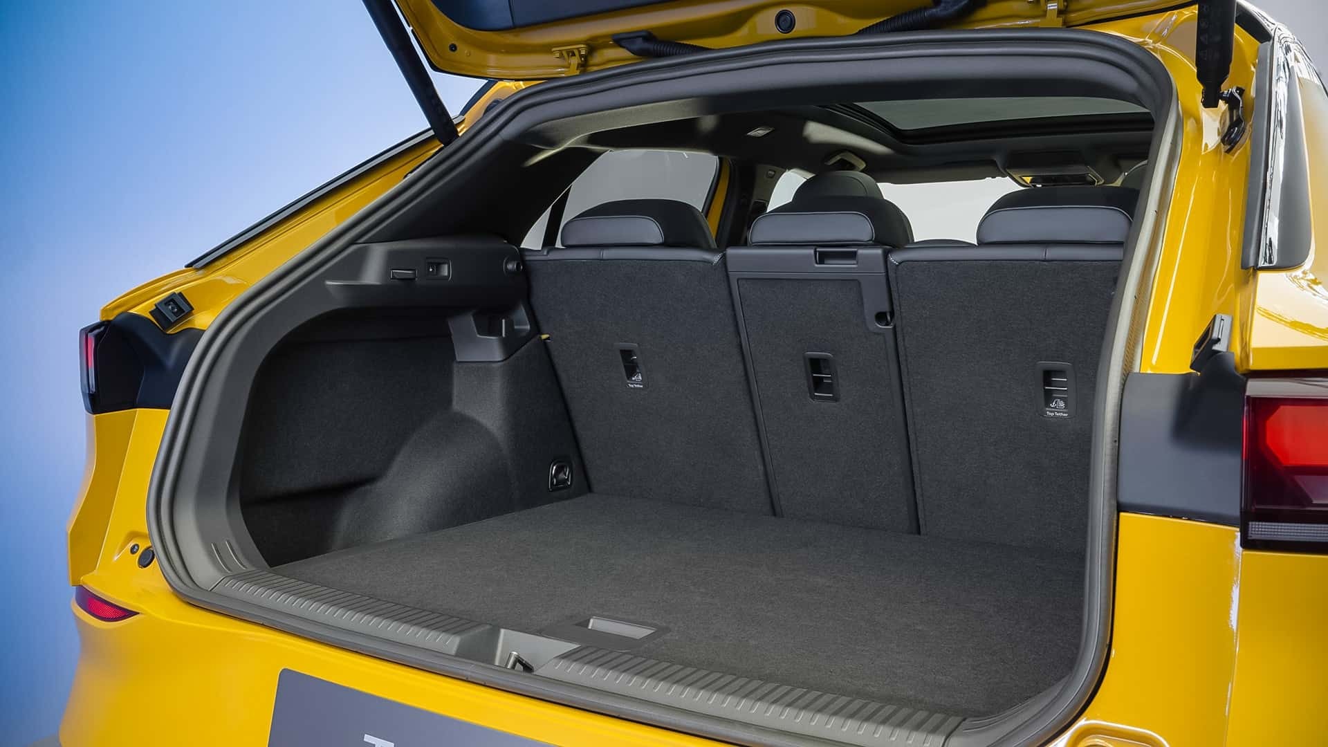 Volkswagen đã làm gì để T-Roc 2025 rộng rãi và thực dụng hơn? Volkswagen đã làm gì để T-Roc 2025 rộng rãi và thực dụng hơn?