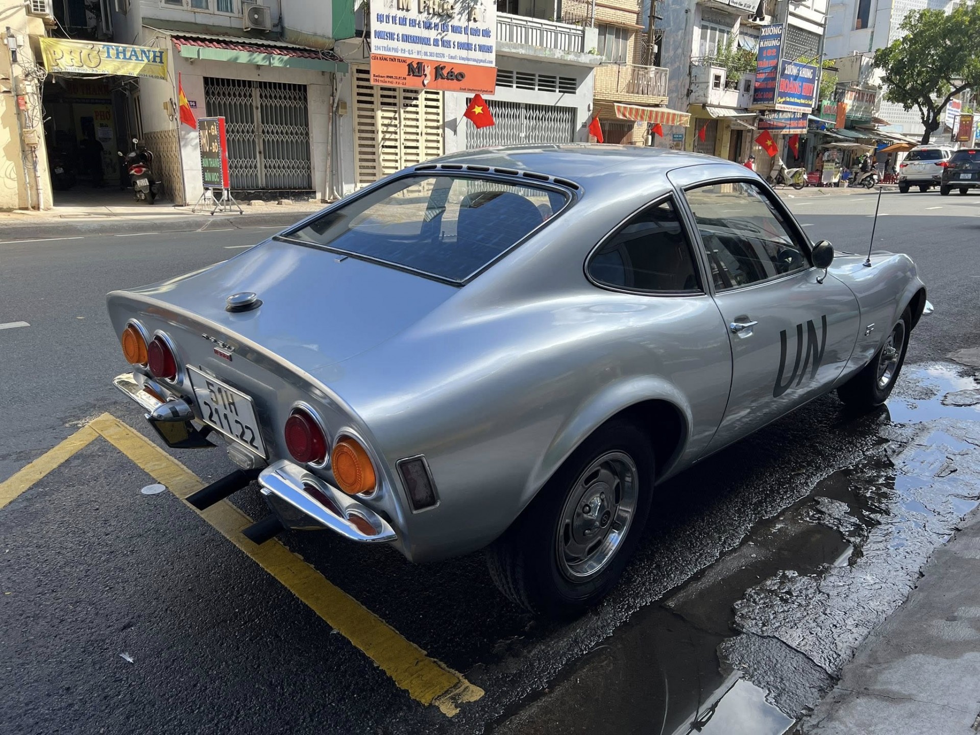 Ngắm Opel GT của 'Vua cà phê' Đặng Lê Nguyên Vũ, chiếc xe dân chơi mới xuất hiện Ngắm Opel GT của 'Vua cà phê' Đặng Lê Nguyên Vũ, chiếc xe dân chơi mới xuất hiện