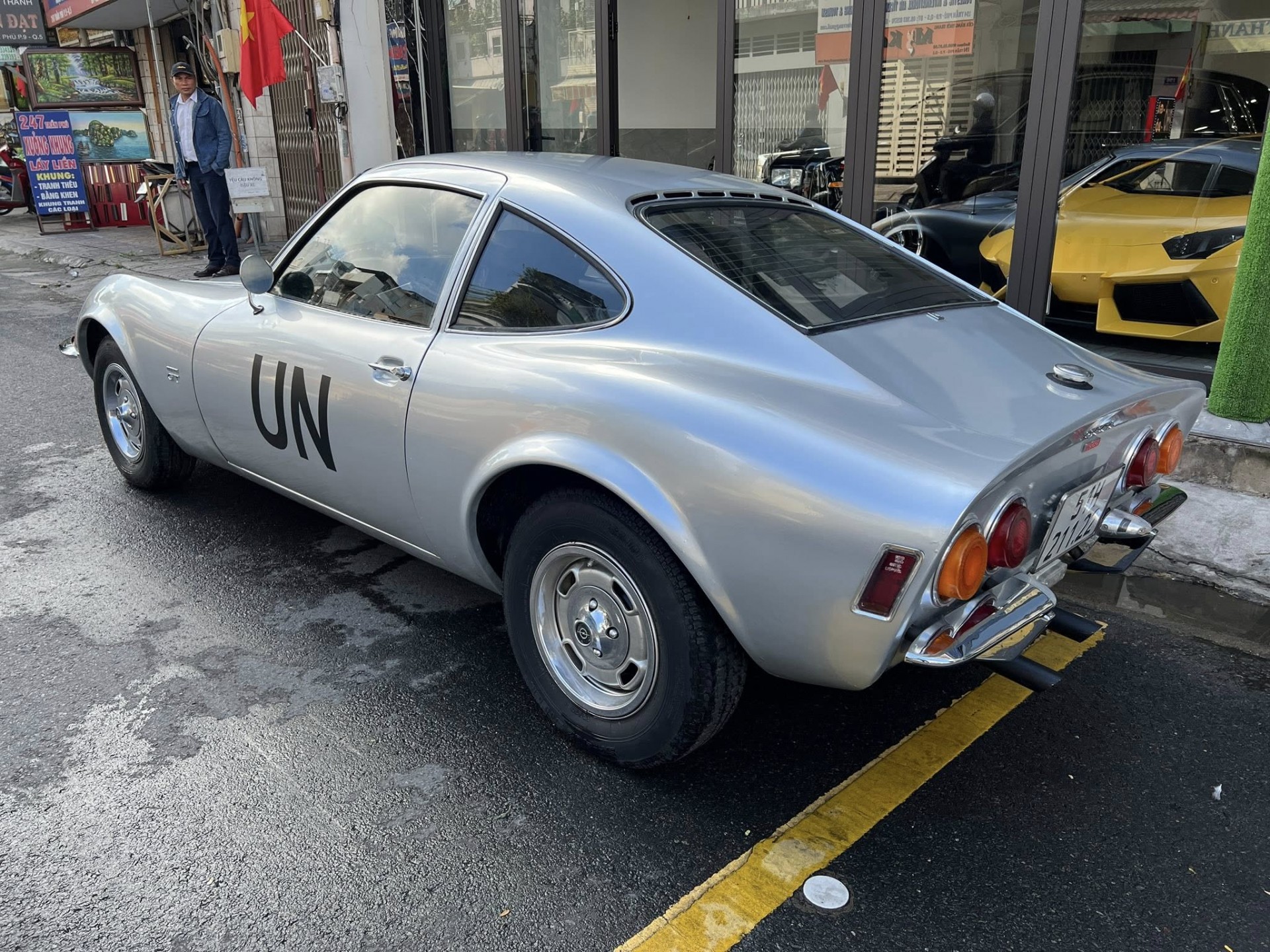 Ngắm Opel GT của 'Vua cà phê' Đặng Lê Nguyên Vũ, chiếc xe dân chơi mới xuất hiện Ngắm Opel GT của 'Vua cà phê' Đặng Lê Nguyên Vũ, chiếc xe dân chơi mới xuất hiện