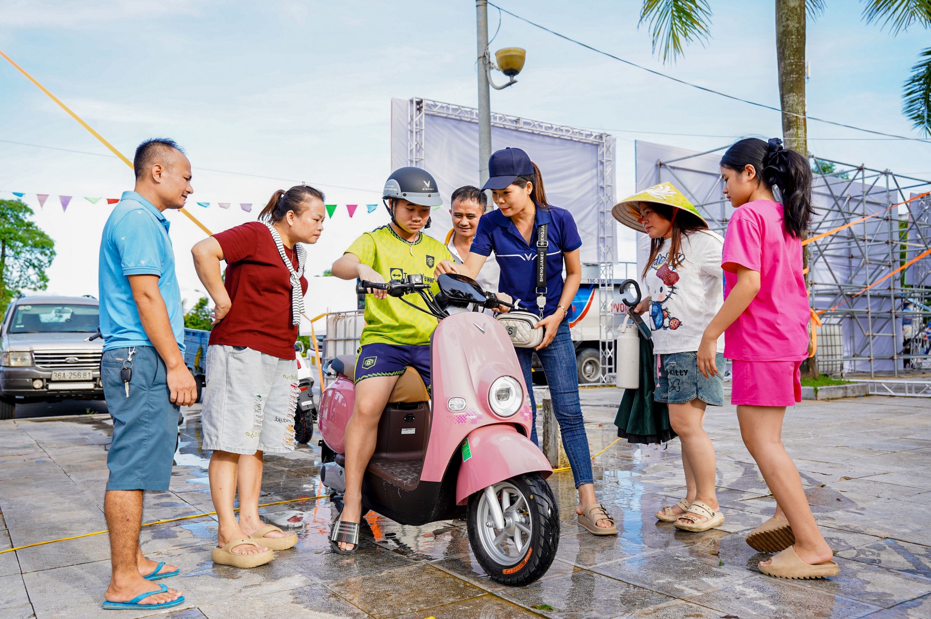 VinFast mang đến trải nghiệm xe máy điện đáng nhớ tại PVOIL VGC 2025 VinFast mang đến trải nghiệm xe máy điện đáng nhớ tại PVOIL VGC 2025
