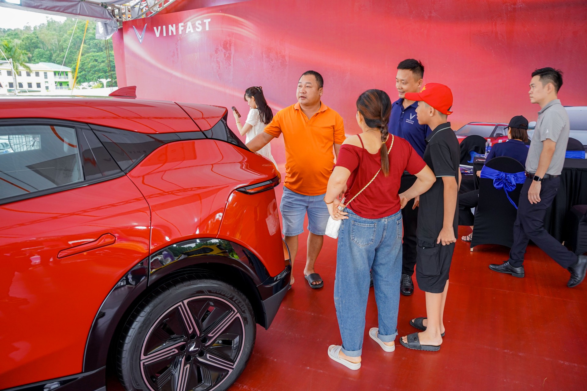 Xe ô tô điện VinFast đặc biệt thu hút người dân Thanh Hóa tại PVOIL VGC 2025 Xe ô tô điện VinFast đặc biệt thu hút người dân Thanh Hóa tại PVOIL VGC 2025