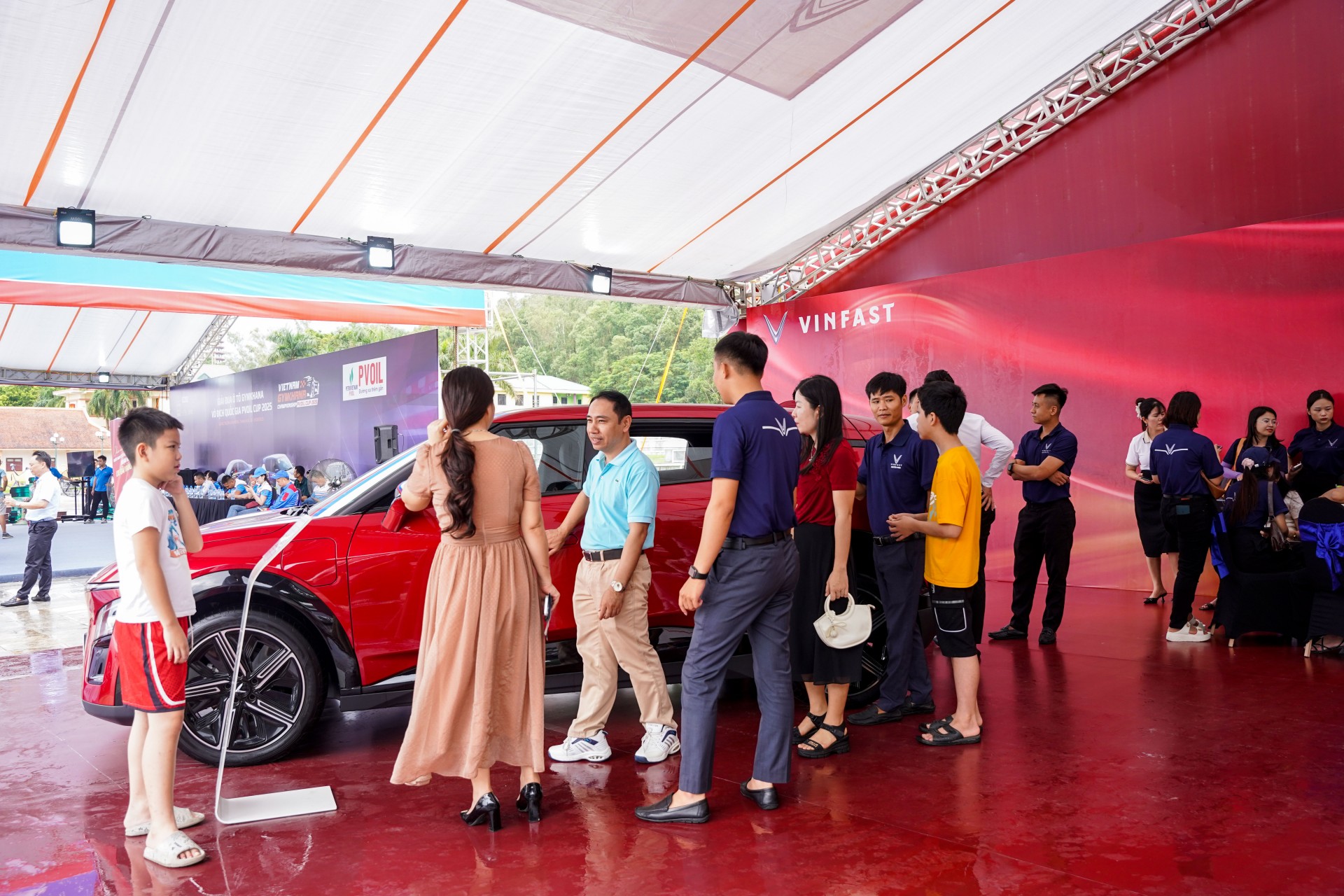 Xe ô tô điện VinFast đặc biệt thu hút người dân Thanh Hóa tại PVOIL VGC 2025 Xe ô tô điện VinFast đặc biệt thu hút người dân Thanh Hóa tại PVOIL VGC 2025