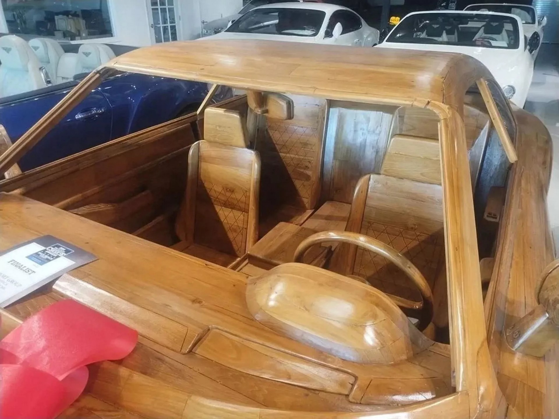Chiếc Bentley Continental GT bằng gỗ, tỷ lệ 1:1 này được bán giá tiền tỷ chẳng kém xe thật Chiếc Bentley Continental GT bằng gỗ, tỷ lệ 1:1 này được bán giá tiền tỷ chẳng kém xe thật