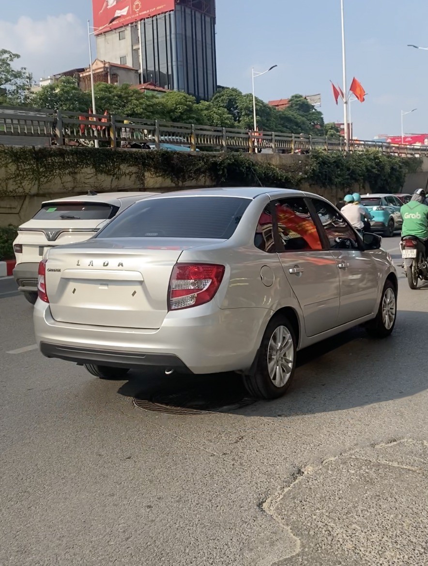 Lada Granta lộ diện trên đường phố Hà Nội Lada Granta lộ diện trên đường phố Hà Nội