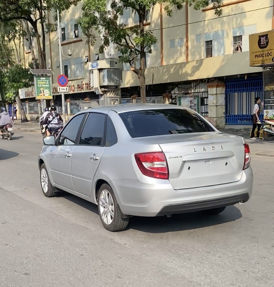 Lada Granta lộ diện trên đường phố Hà Nội Lada Granta lộ diện trên đường phố Hà Nội