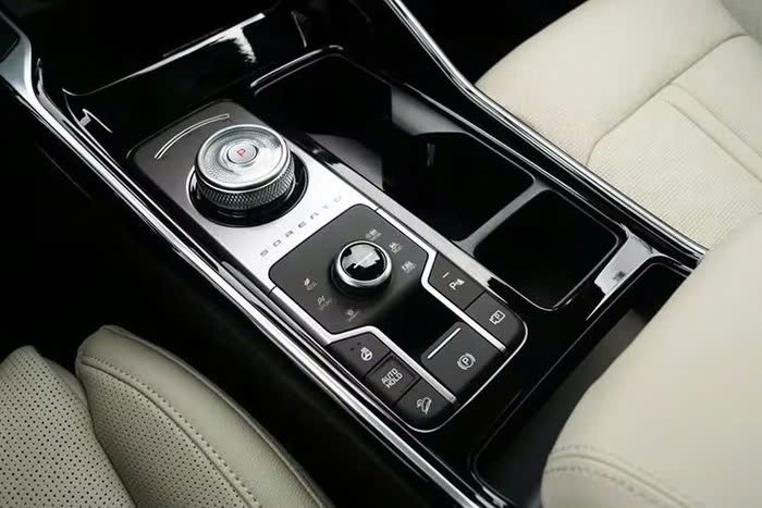 Kia Sorento 2025 lộ hình ảnh không che chắn, sắp ra mắt Việt Nam Kia Sorento 2025 lộ hình ảnh không che chắn, sắp ra mắt Việt Nam