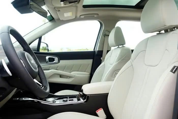 Kia Sorento 2025 lộ hình ảnh không che chắn, sắp ra mắt Việt Nam Kia Sorento 2025 lộ hình ảnh không che chắn, sắp ra mắt Việt Nam
