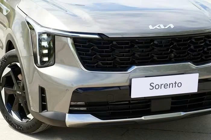 Kia Sorento 2025 lộ diện không che chắn ở TP HCM Kia Sorento 2025 lộ diện không che chắn ở TP HCM