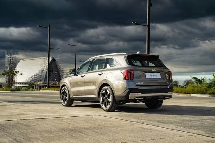 Kia Sorento 2025 lộ diện không che chắn ở TP HCM Kia Sorento 2025 lộ diện không che chắn ở TP HCM