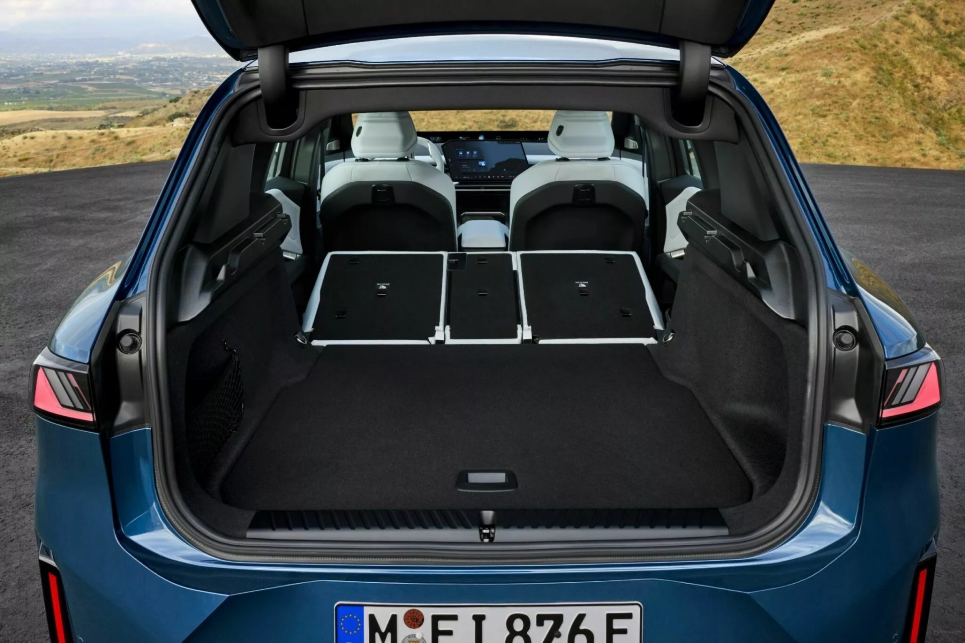 SUV điện cao cấp BMW iX3 thế hệ mới chính thức ra mắt lần đầu tiên tại IAA Mobility 2025 SUV điện cao cấp BMW iX3 thế hệ mới chính thức ra mắt lần đầu tiên tại IAA Mobility 2025