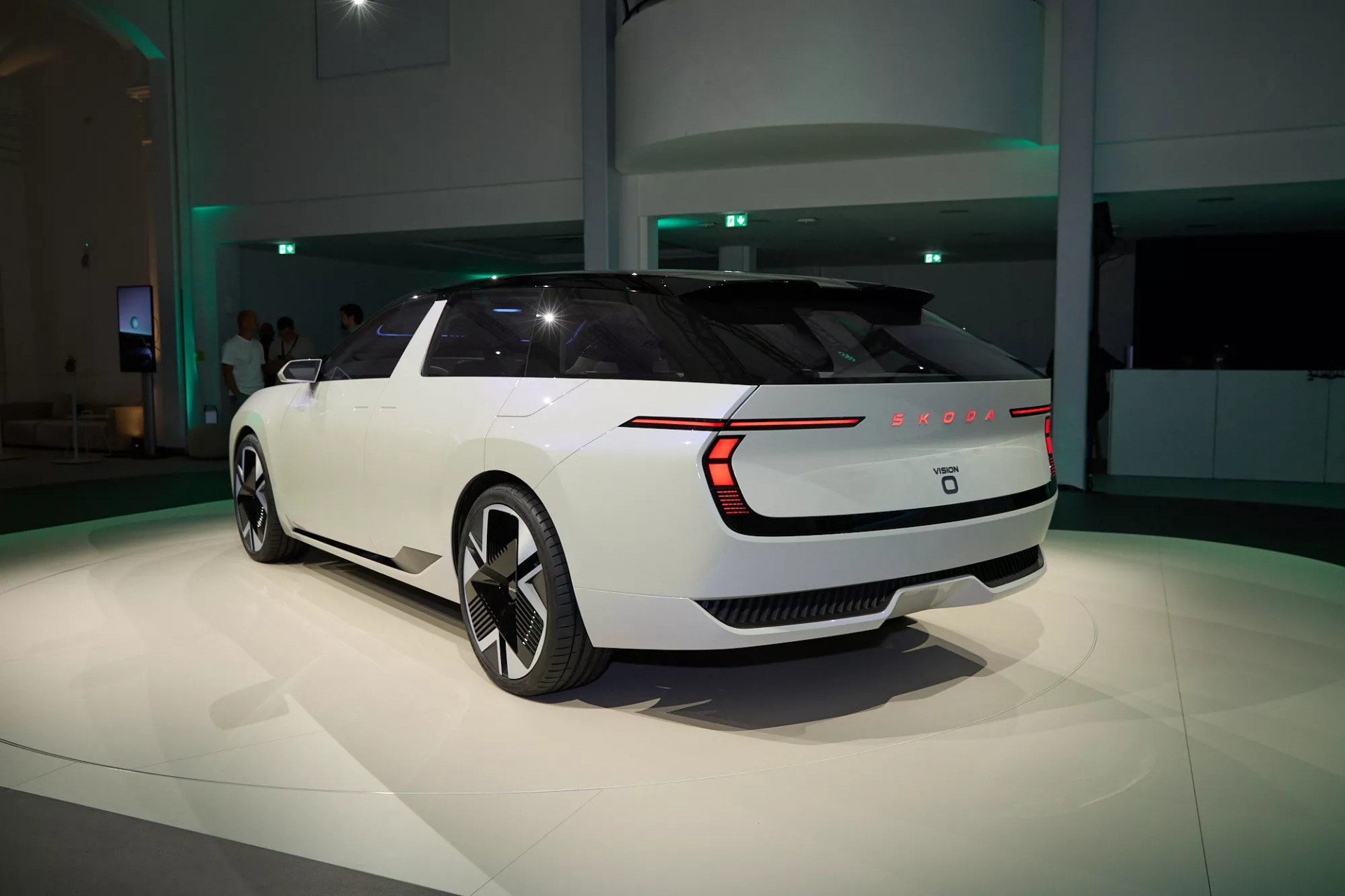 Skoda Vision O - Mẫu concept xe điện wagon sang trọng được trình làng tại IAA Mobility 2025 Skoda Vision O - Mẫu concept xe điện wagon sang trọng được trình làng tại IAA Mobility 2025
