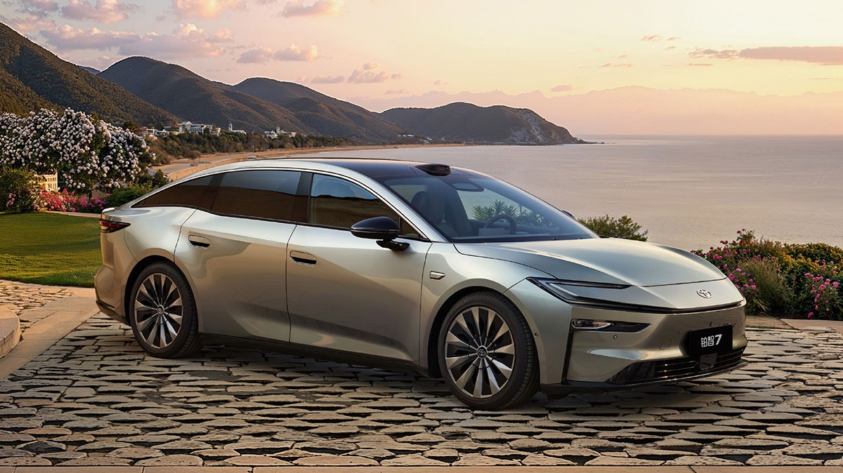 Sedan điện Toyota bZ7 được vén màn, sử dụng hệ sinh thái Xiaomi và hệ điều hành Huawei hình ảnh chính thức của sedan điện bZ7
