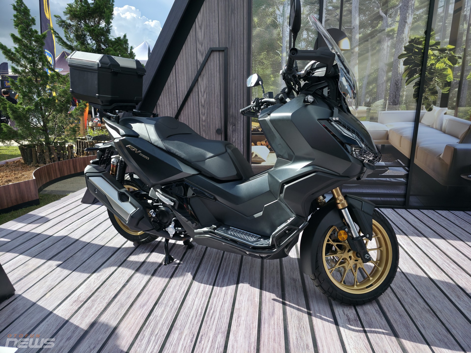 Honda ADV 350 chính hãng giá rẻ hơn gần một nửa so với xe nhập tư nhân Honda ADV 350 chính hãng giá rẻ hơn gần một nửa so với xe nhập tư nhân