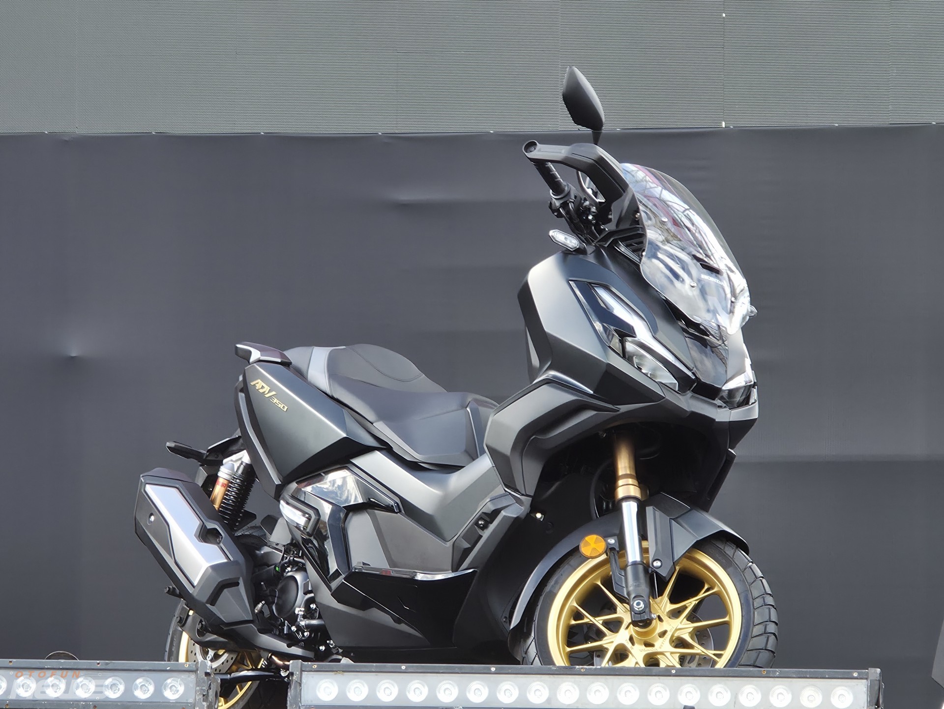 Honda ADV 350 chính hãng giá rẻ hơn gần một nửa so với xe nhập tư nhân Honda ADV 350 chính hãng giá rẻ hơn gần một nửa so với xe nhập tư nhân