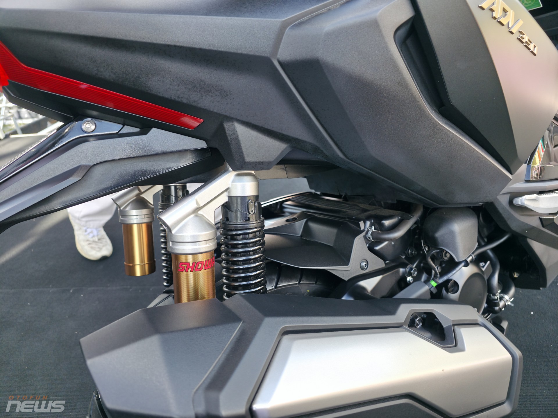 Honda ADV 350 chính hãng giá rẻ hơn gần một nửa so với xe nhập tư nhân Honda ADV 350 chính hãng giá rẻ hơn gần một nửa so với xe nhập tư nhân