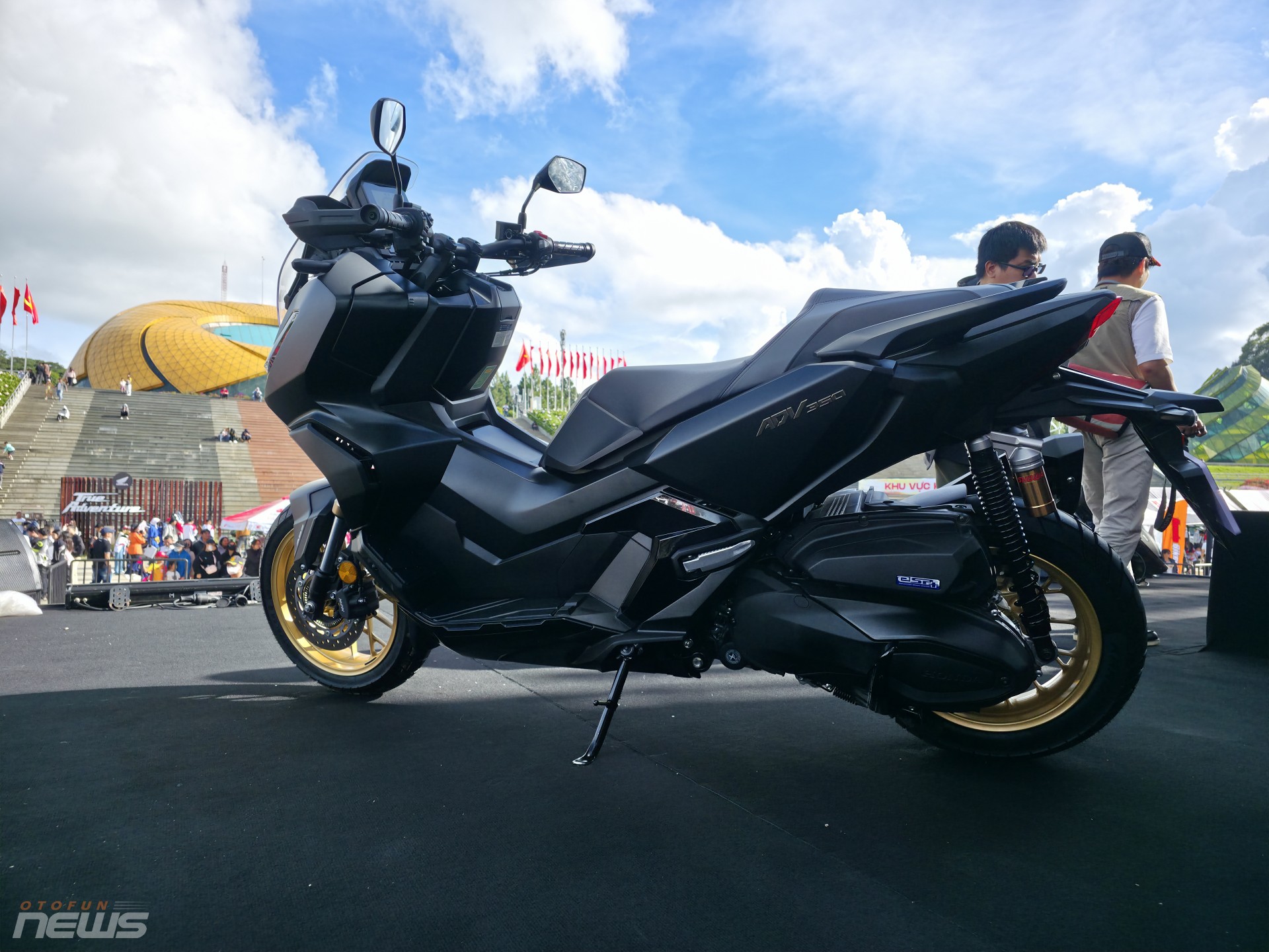 Honda ADV 350 chính hãng giá rẻ hơn gần một nửa so với xe nhập tư nhân Honda ADV 350 chính hãng giá rẻ hơn gần một nửa so với xe nhập tư nhân
