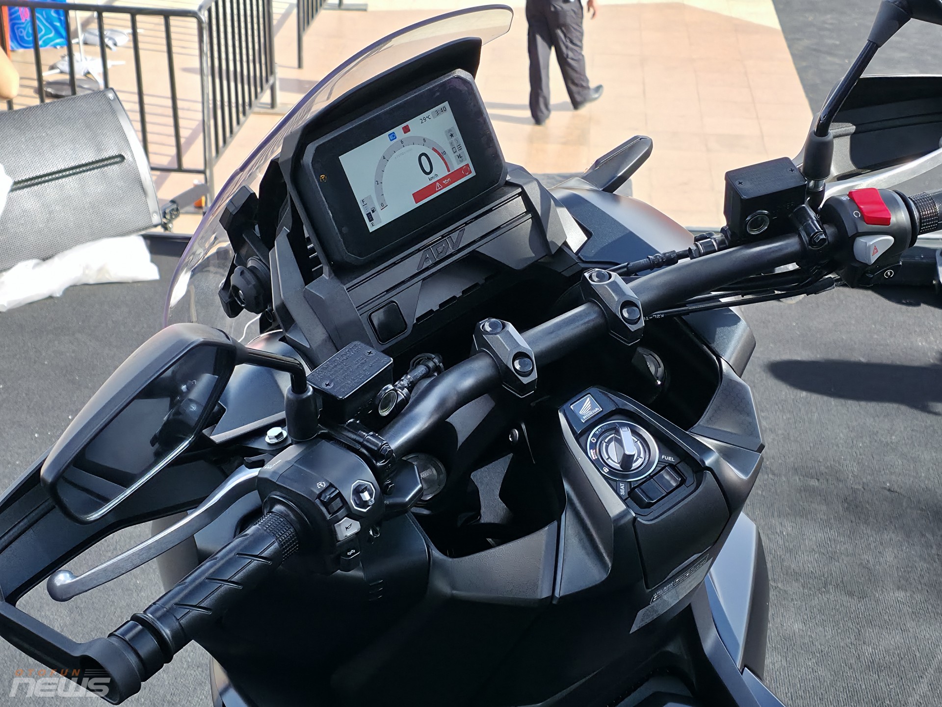 Honda ADV 350 chính hãng giá rẻ hơn gần một nửa so với xe nhập tư nhân Honda ADV 350 chính hãng giá rẻ hơn gần một nửa so với xe nhập tư nhân