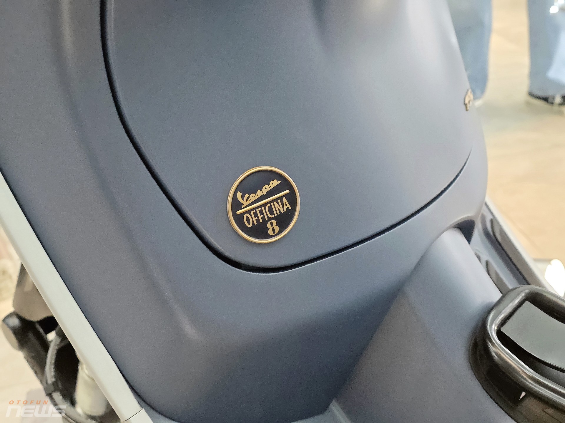 Bộ đôi Vespa Officina 8 phiên bản sơn màu đặc biệt có mặt tại Việt Nam Bộ đôi Vespa Officina 8 phiên bản sơn màu đặc biệt có mặt tại Việt Nam
