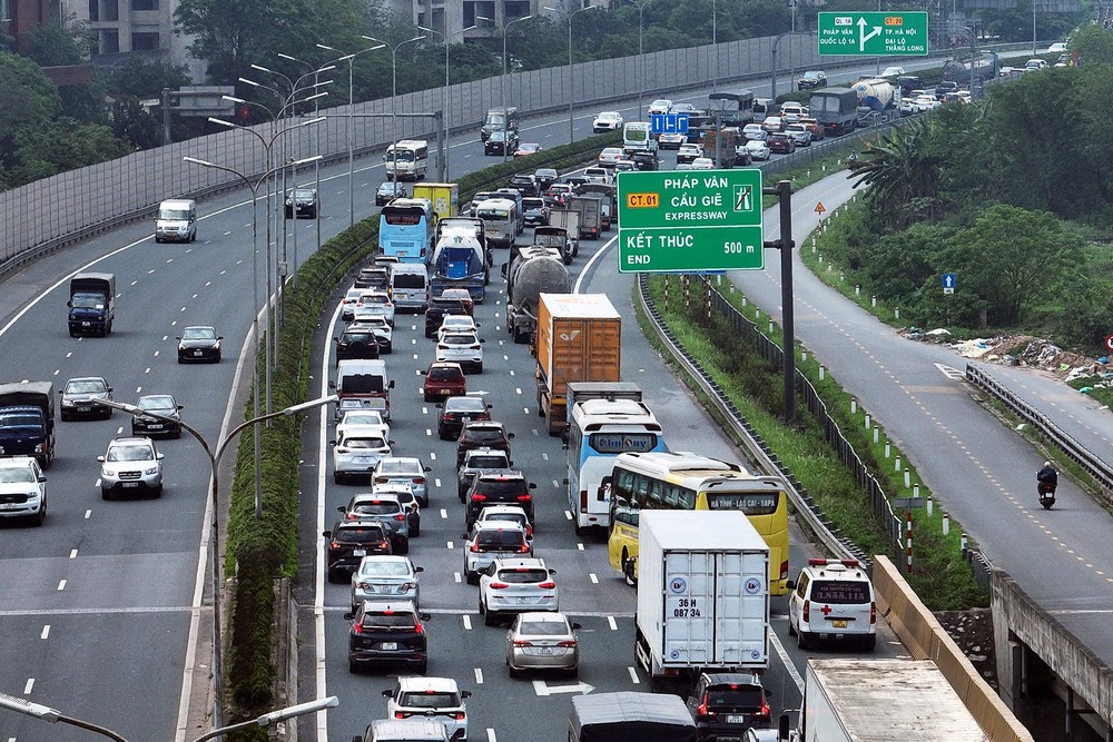 Cục trưởng CSGT đề xuất loạt giải pháp quan trọng: Thu hẹp làn xe trong phố, dành làn sát giải phân cách để vượt Cục trưởng CSGT đề xuất loạt giải pháp quan trọng: Thu hẹp làn xe trong phố, dành làn sát giải phân cách để vượt