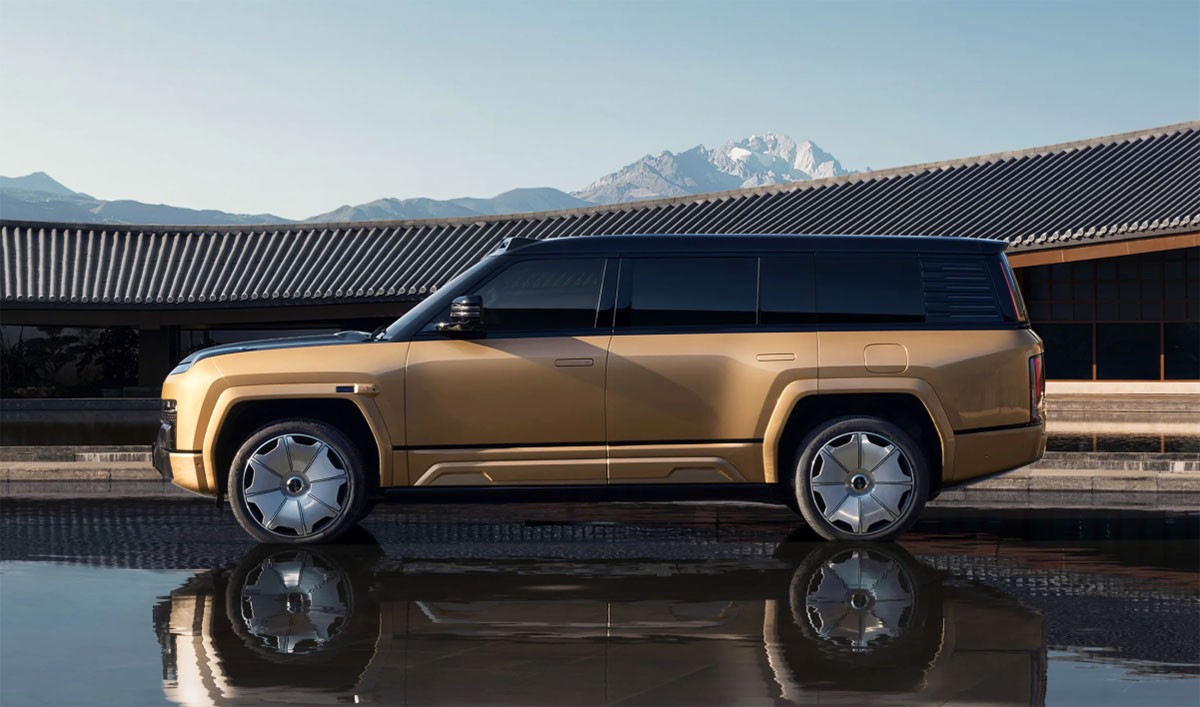 BYD Yangwang U8L - Mẫu EREV cực sang, logo bằng vàng 24K, giá 4,74 tỷ đồng ở Trung Quốc BYD Yangwang U8L - Mẫu EREV cực sang, logo bằng vàng 24K, giá 4,74 tỷ đồng ở Trung Quốc
