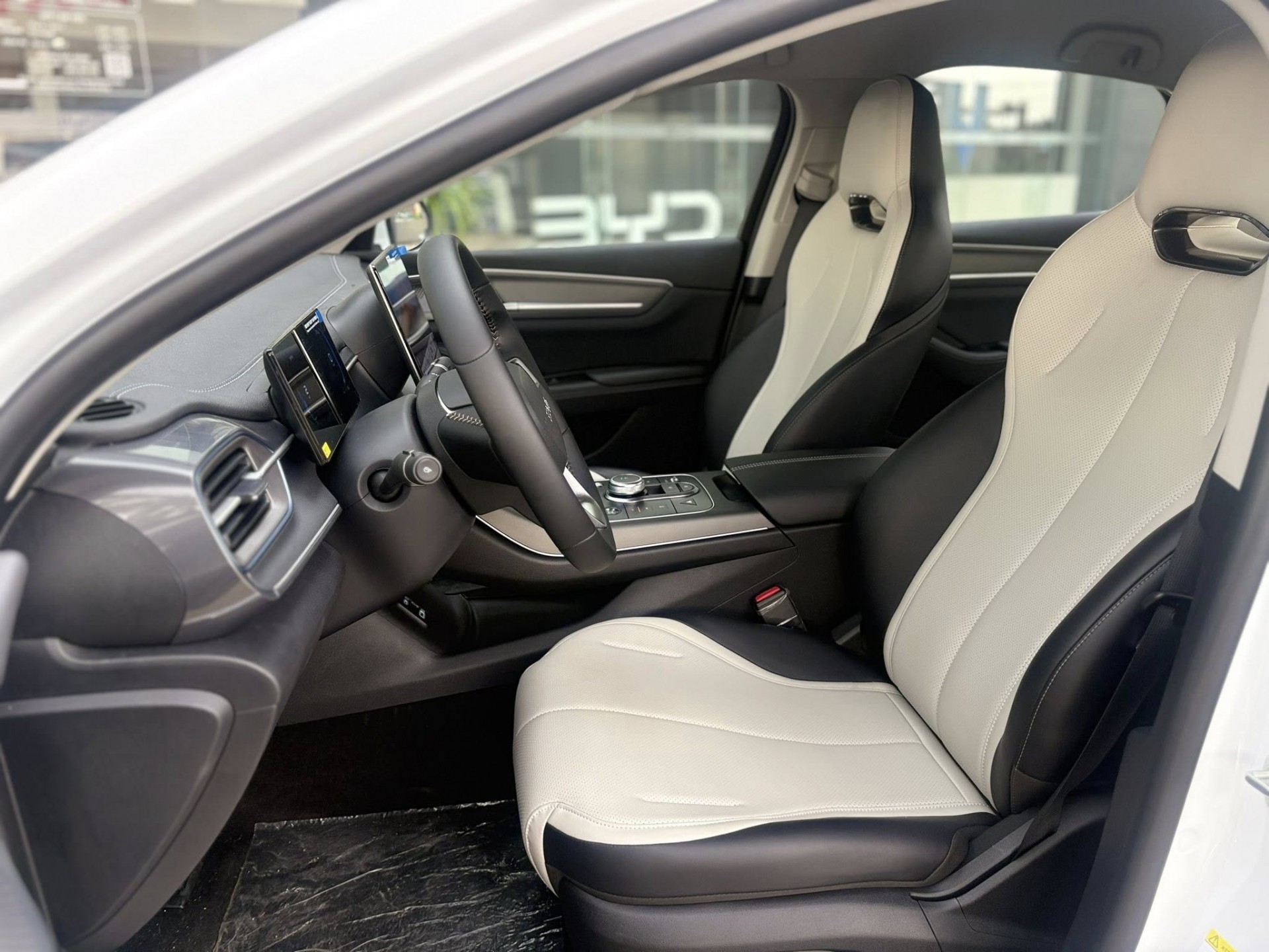BYD Seal 5 sắp bán tại Việt Nam, cạnh tranh với Civic và Altis hybrid BYD Seal 5 sắp bán tại Việt Nam, cạnh tranh với Civic và Altis hybrid