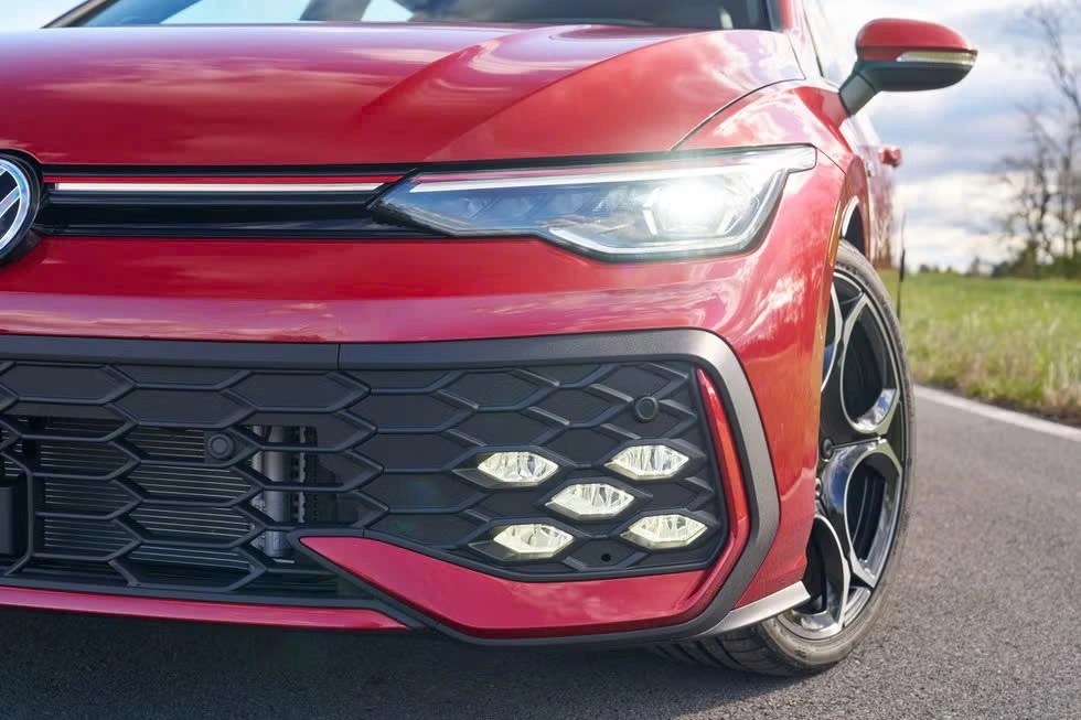 Đánh giá Volkswagen Golf GTI 2.0 TSI: hot hatch Đức có còn giữ chất?