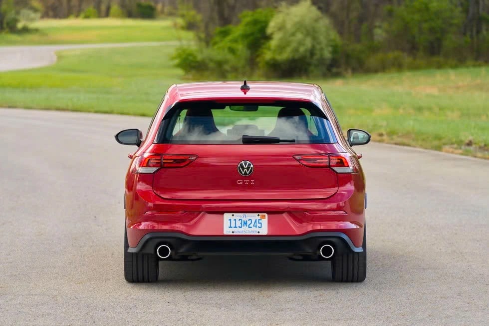 Đánh giá Volkswagen Golf GTI 2.0 TSI: hot hatch Đức có còn giữ chất?