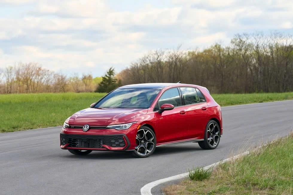 Đánh giá Volkswagen Golf GTI 2.0 TSI: hot hatch Đức có còn giữ chất?
