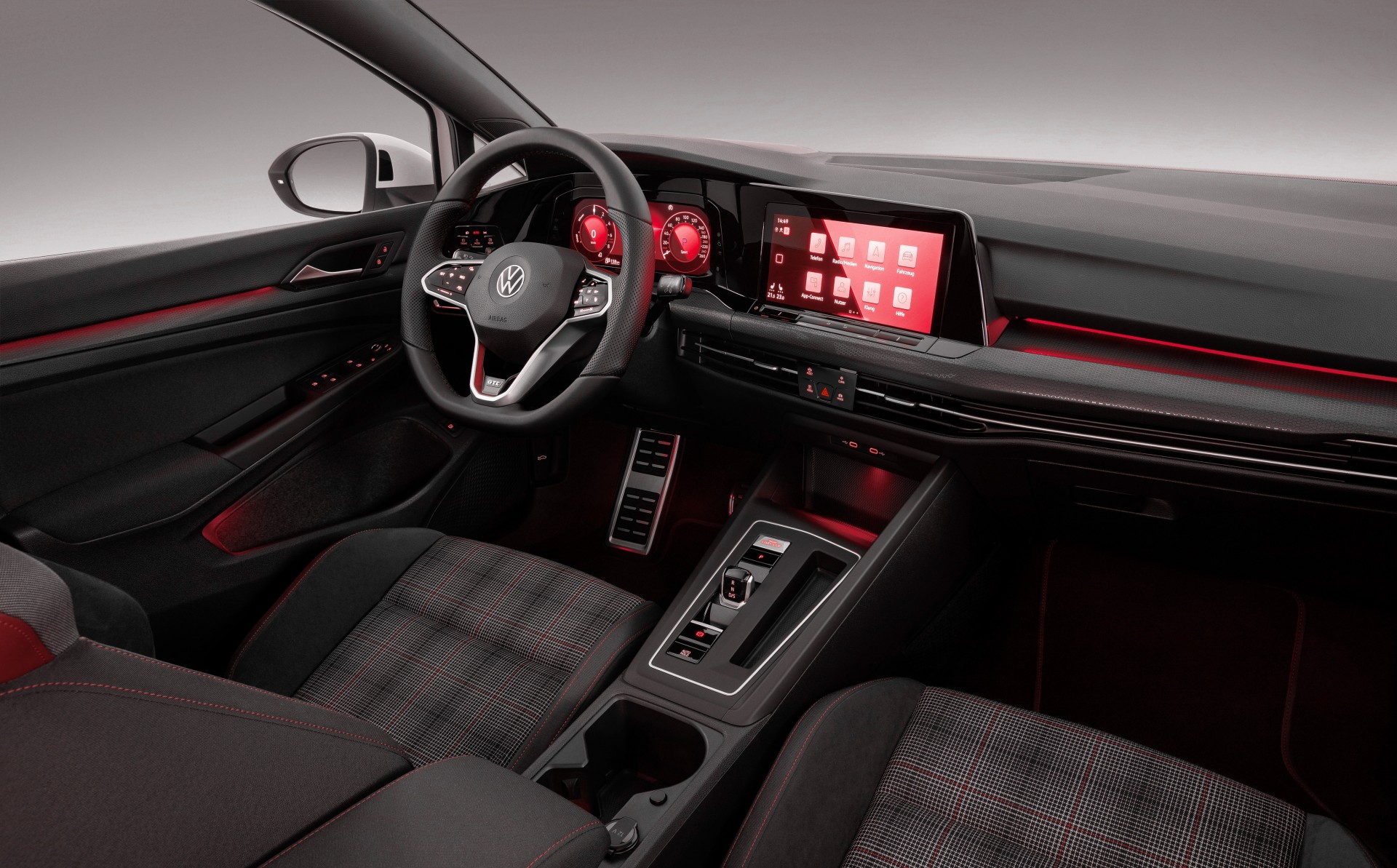 Đánh giá Volkswagen Golf GTI 2.0 TSI: hot hatch Đức có còn giữ chất?