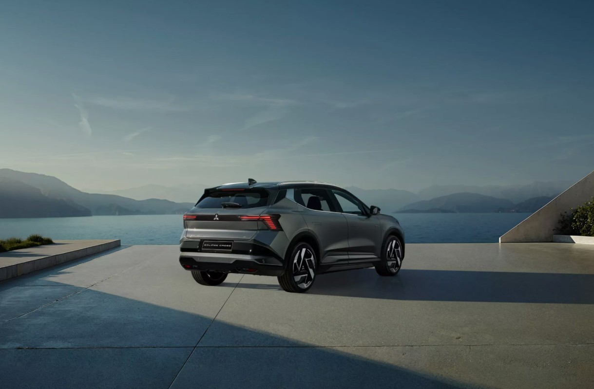 Eclipse Cross EV 2026 ra mắt, Mitsubishi còn lại gì ngoài logo?