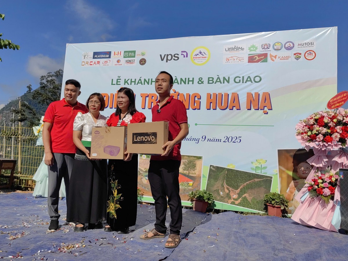 Hành trình Ford Everest Team Vietnam+ gieo mầm hy vọng trên Hua Nạ Hành trình Ford Everest Team Vietnam+ gieo mầm hy vọng trên Hua Nạ