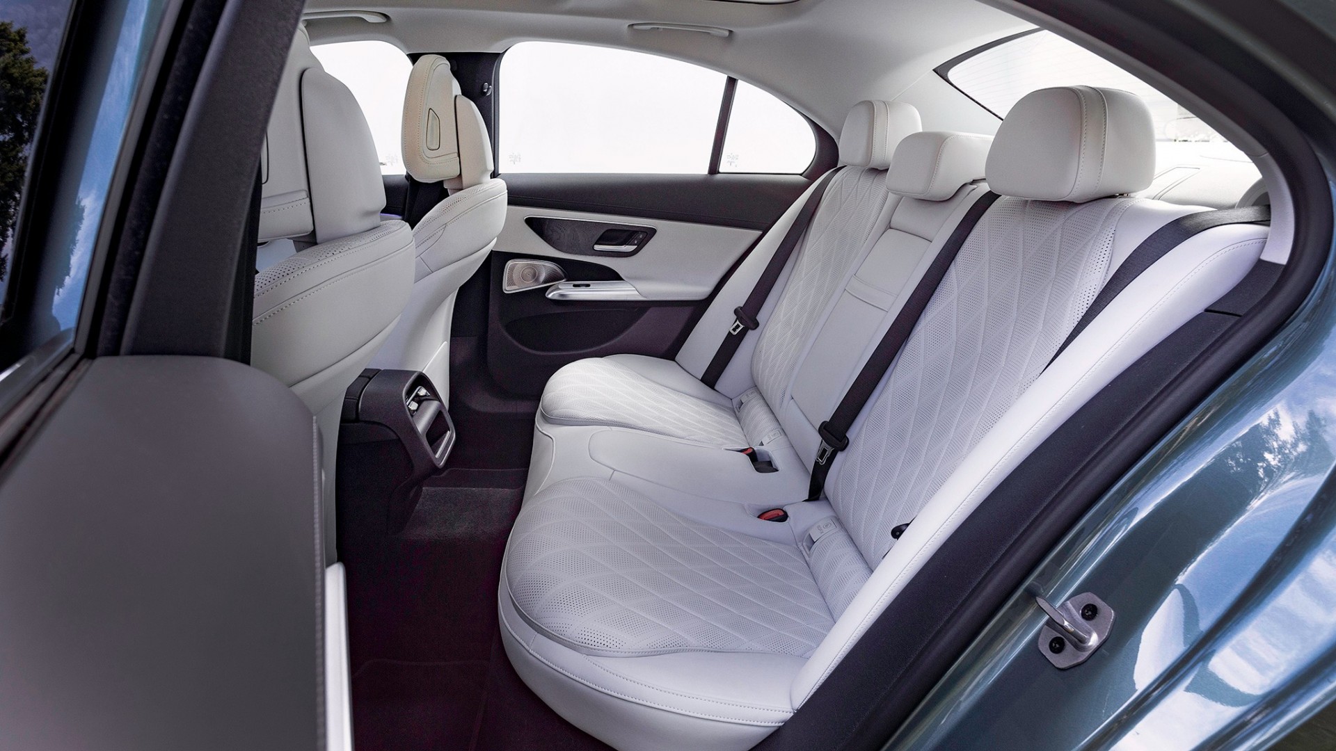 Đánh giá Mercedes-Benz E-Class 2026: Đối trọng trong phân khúc sedan hạng sang Đánh giá Mercedes-Benz E-Class 2026: Đối trọng trong phân khúc sedan hạng sang