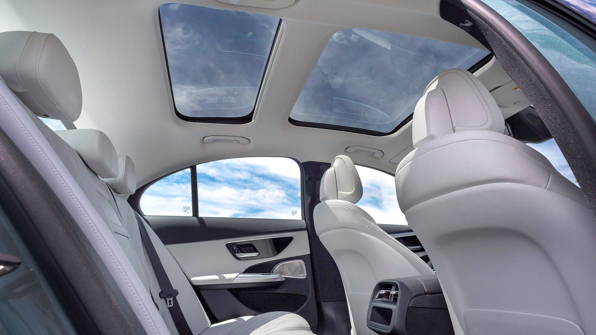 Đánh giá Mercedes-Benz E-Class 2026: Đối trọng trong phân khúc sedan hạng sang Đánh giá Mercedes-Benz E-Class 2026: Đối trọng trong phân khúc sedan hạng sang