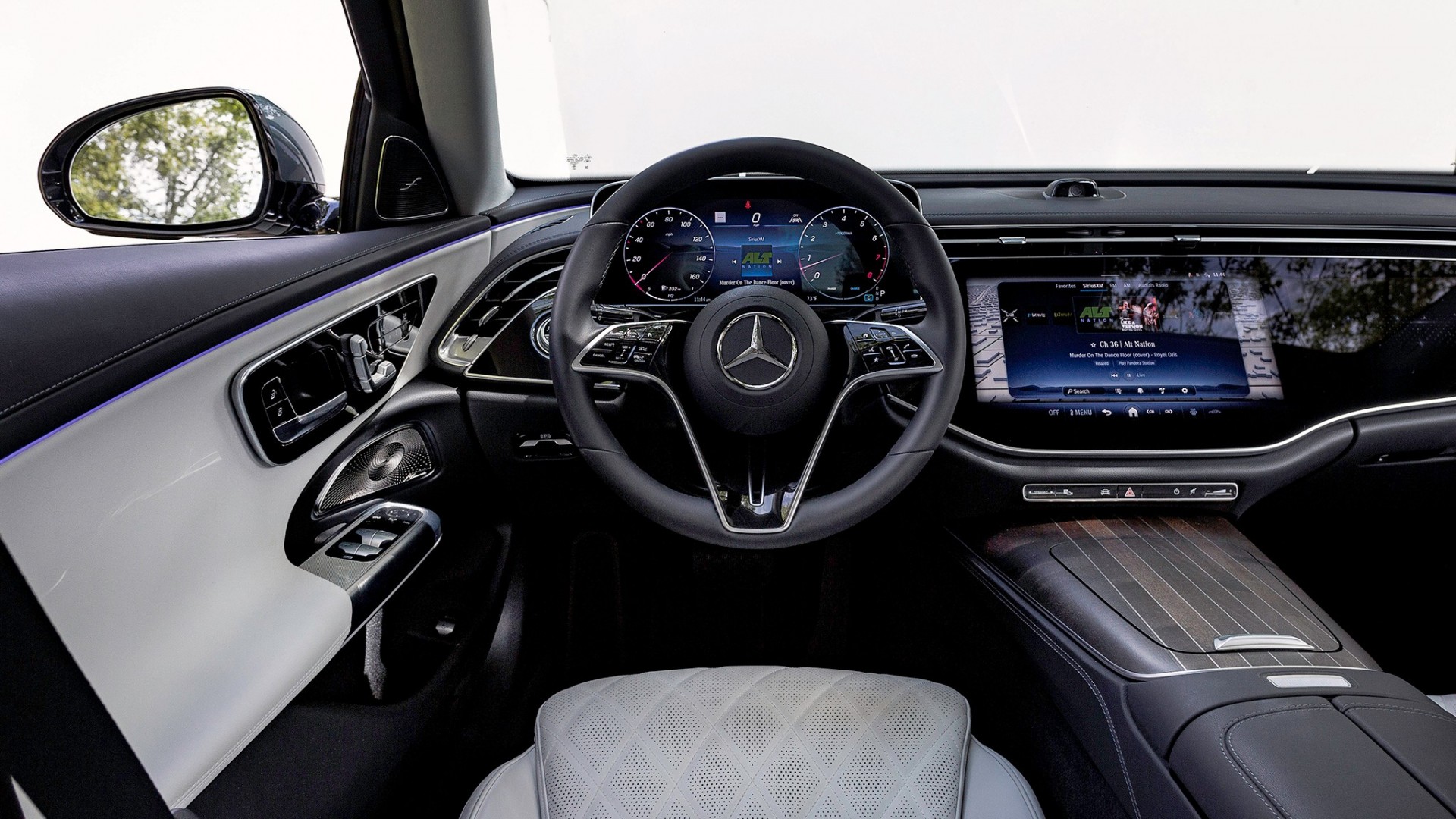 Đánh giá Mercedes-Benz E-Class 2026: Đối trọng trong phân khúc sedan hạng sang Đánh giá Mercedes-Benz E-Class 2026: Đối trọng trong phân khúc sedan hạng sang