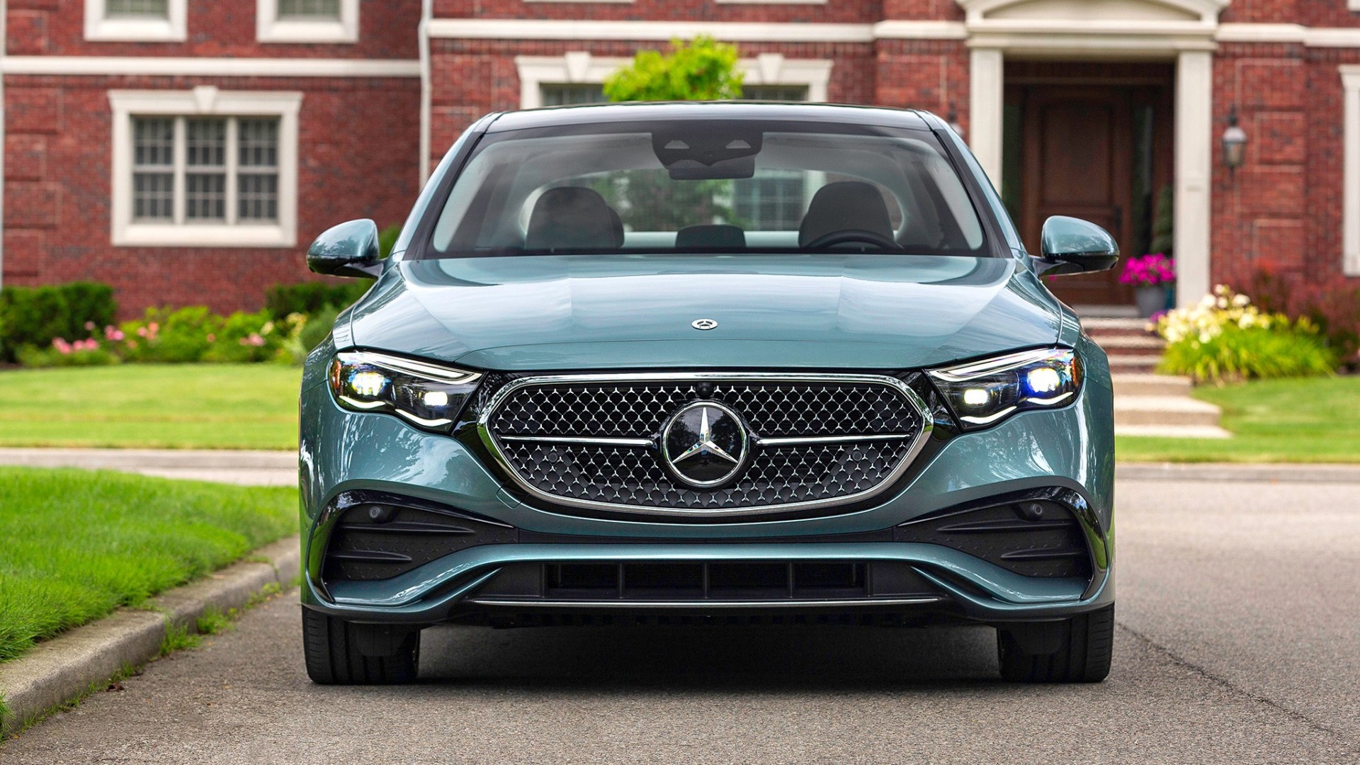 Đánh giá Mercedes-Benz E-Class 2026: Đối trọng trong phân khúc sedan hạng sang Đánh giá Mercedes-Benz E-Class 2026