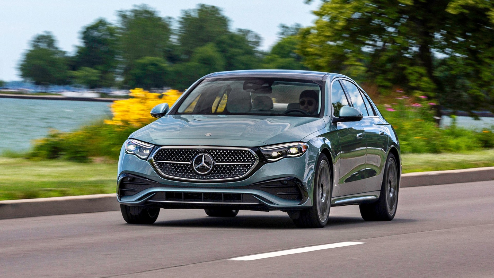 Đánh giá Mercedes-Benz E-Class 2026: Đối trọng trong phân khúc sedan hạng sang Đánh giá Mercedes-Benz E-Class 2026: Đối trọng trong phân khúc sedan hạng sang