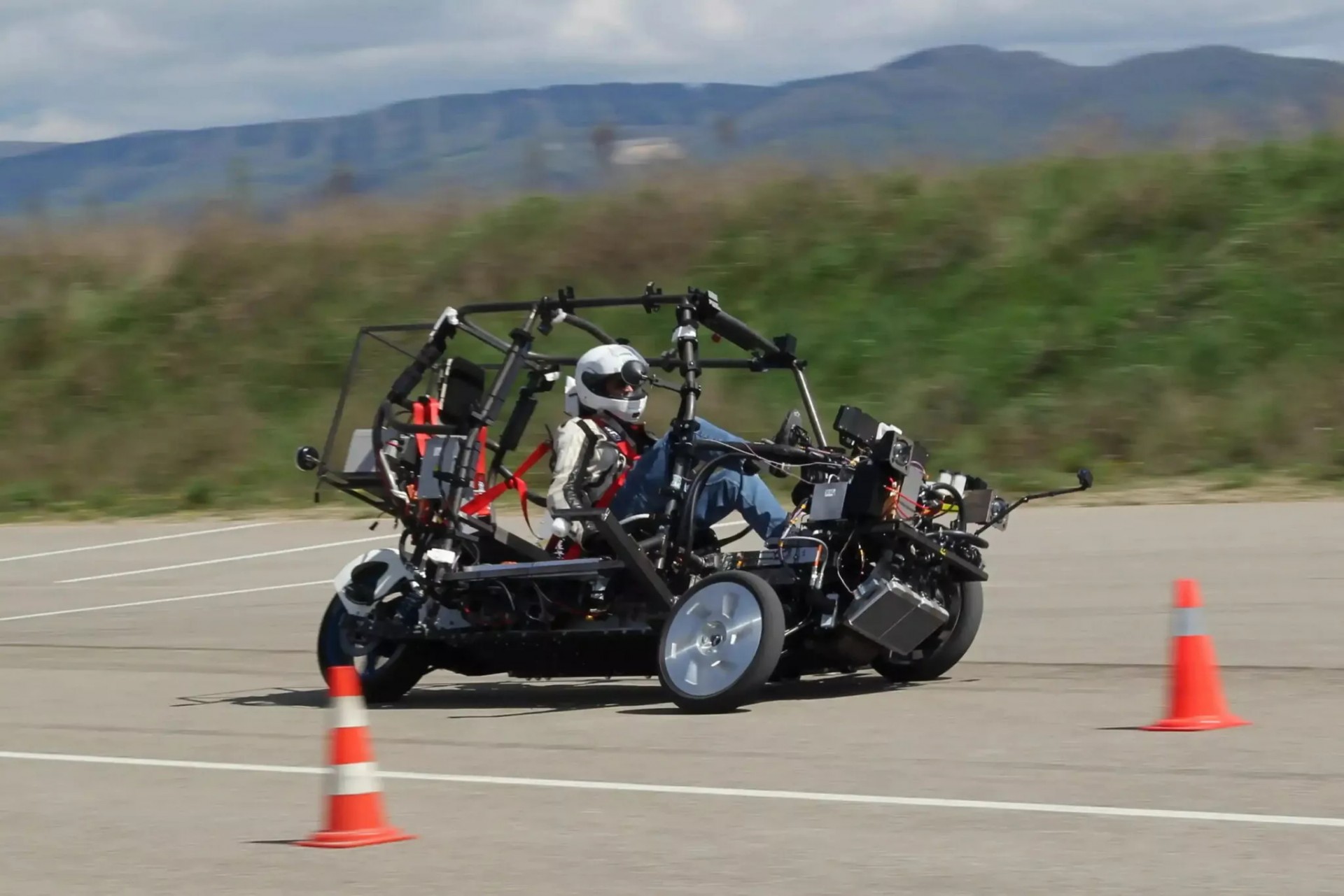 Đánh giá Cixi Vigoz mẫu xe điện ba bánh tốc độ 120 km/h