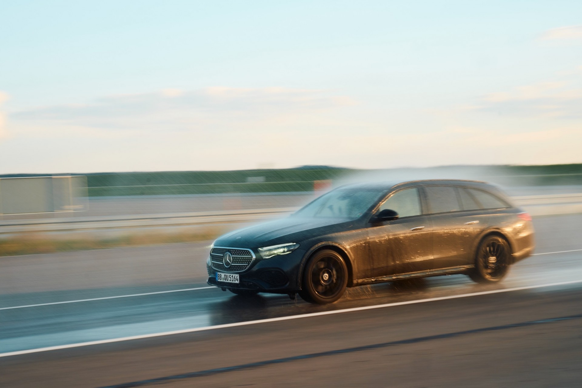 Mercedes-Benz mở cửa trung tâm kiểm định đèn chiếu sáng hiện đại bậc nhất Châu Âu Light Testing Center mới của Mercedes-Benz