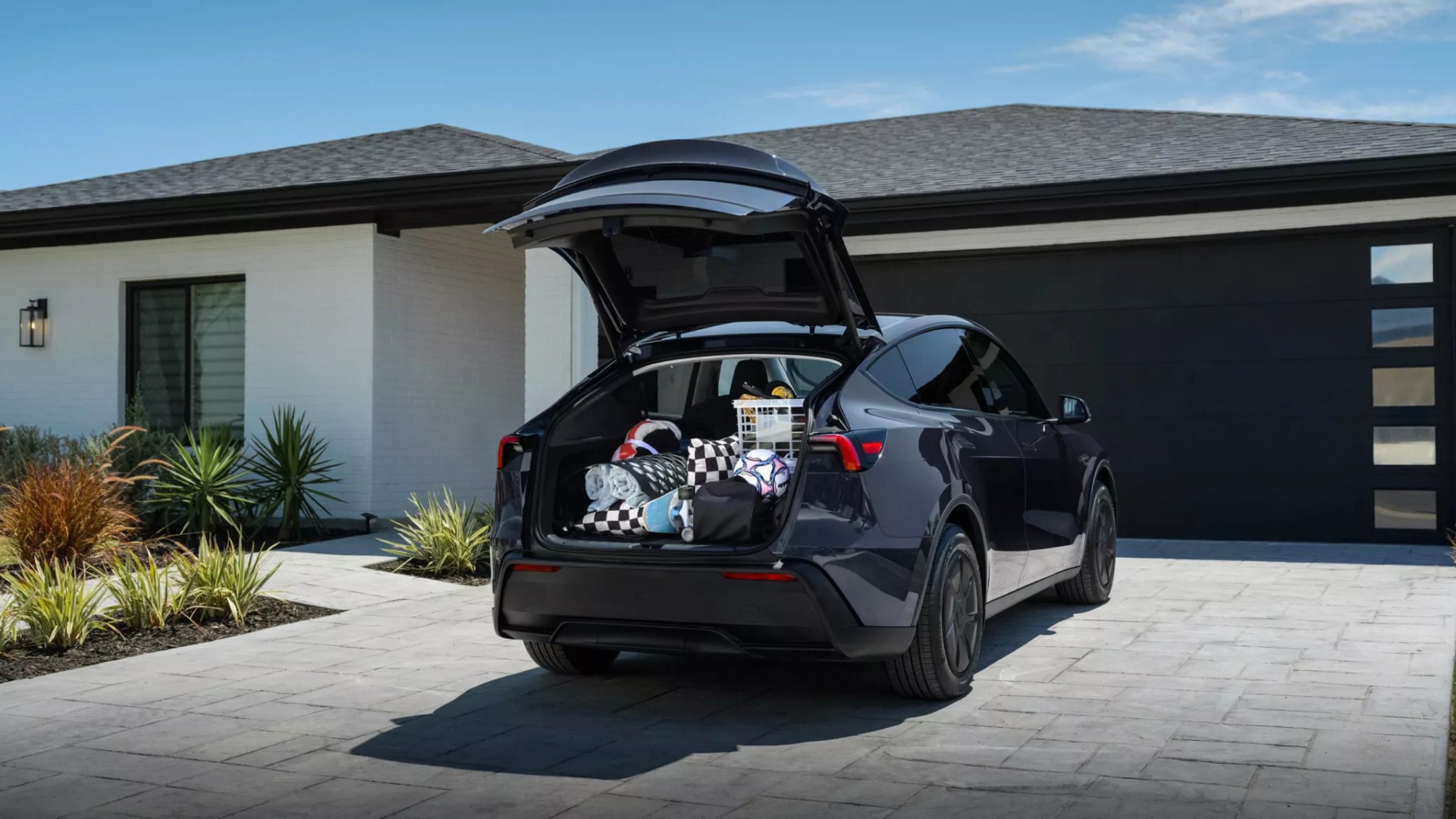 Tesla chính thức giới thiệu phiên bản giá rẻ, cắt bớt trang bị của Model Y và Model 3 Tesla Model Y giá rẻ