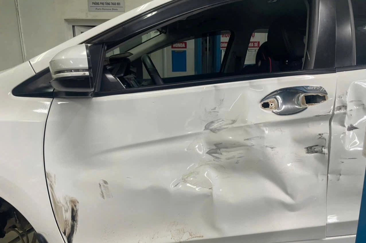 Tranh cãi chưa dứt quanh vụ xe tải cứu trợ từ Đắk Lắk va chạm với Honda City xe tải cứu trợ từ Đắk Lắk