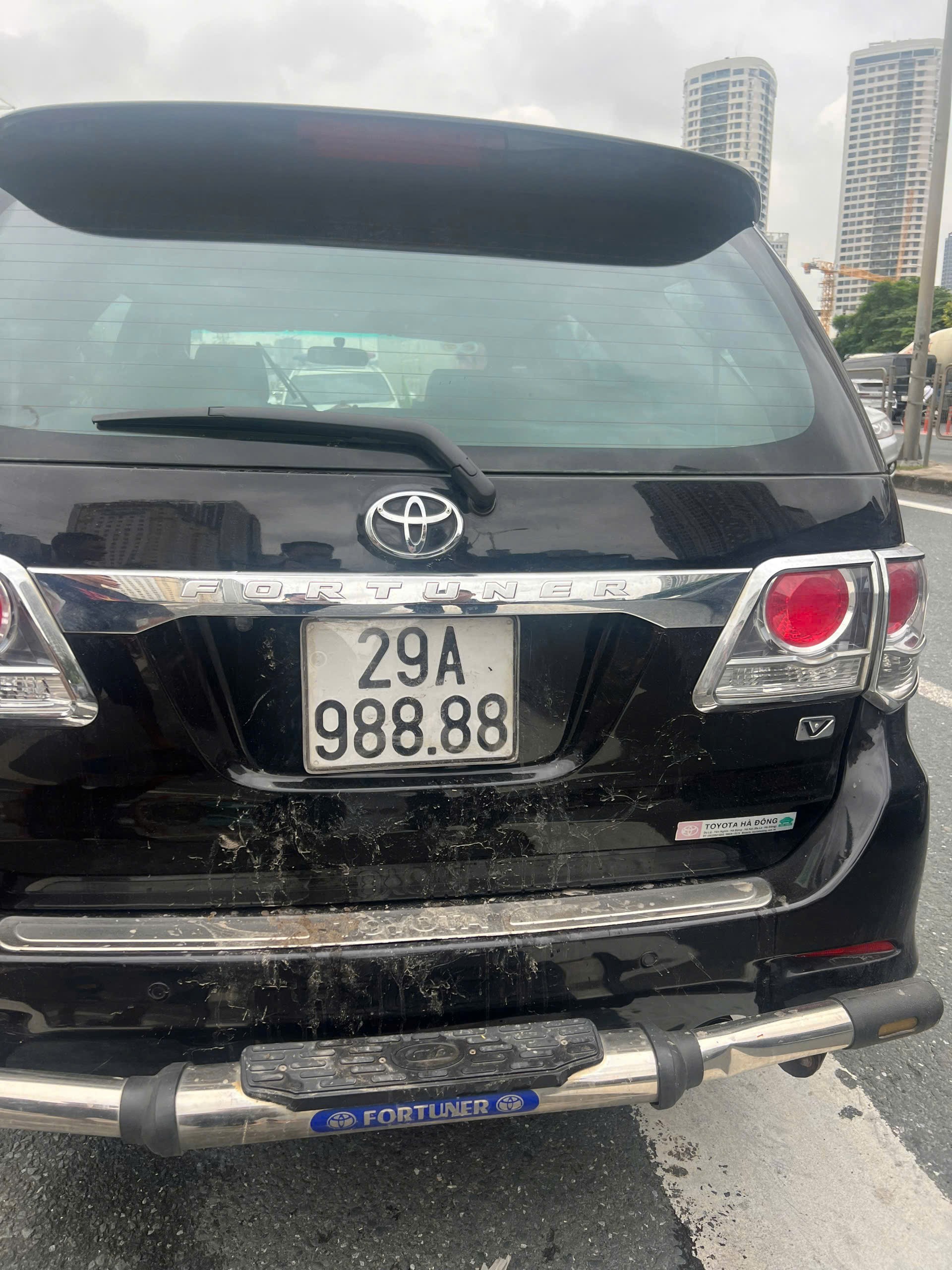 Tài xế say rượu lái xe ngược chiều trên cầu vượt Mai Dịch, nổ hai lốp xe Tài xế say rượu lái xe ngược chiều trên cầu vượt Mai Dịch