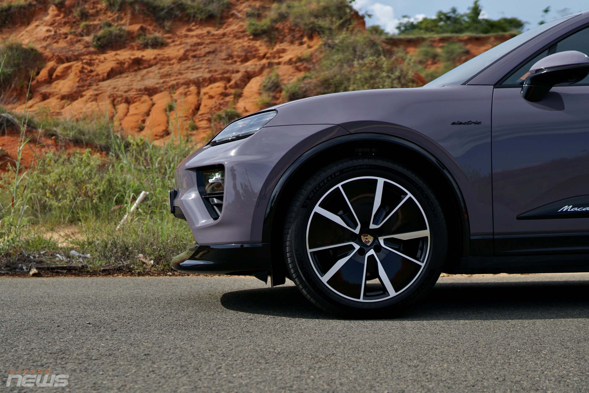 Cận cảnh Porsche Macan EV, SUV điện thể thao đậm chất Porsche