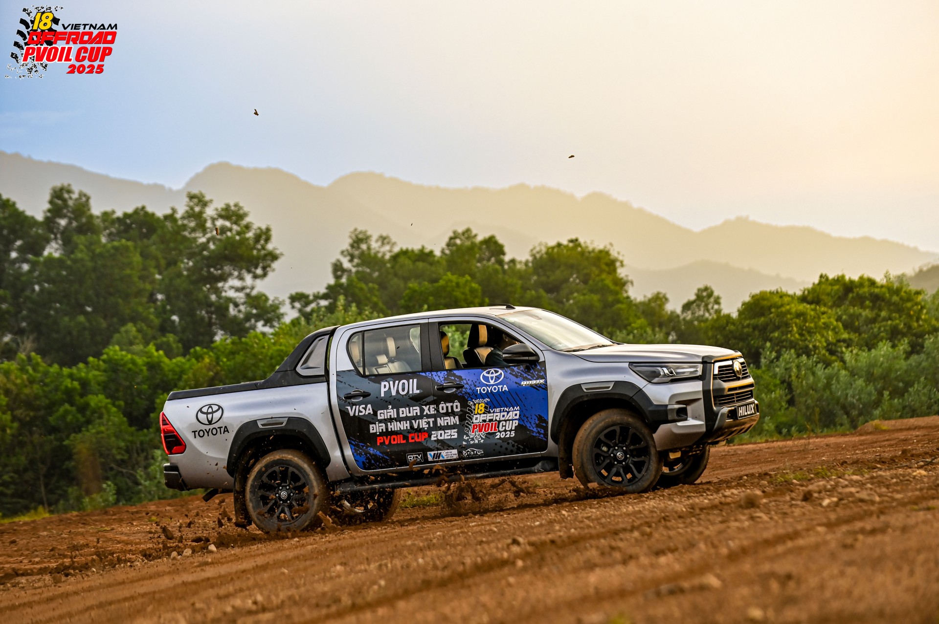 Chiêm ngưỡng bộ ảnh cổ động giải PVOIL VOC 2025 với Toyota Hilux Chiêm ngưỡng bộ ảnh cổ động giải PVOIL VOC 2025 với Toyota Hilux