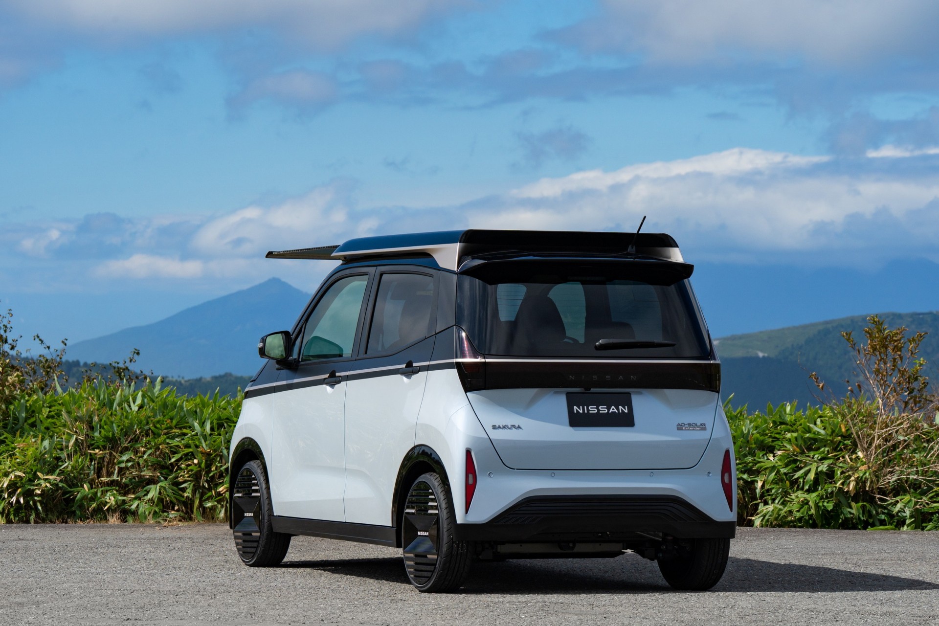 Nissan giới thiệu hệ thống năng lượng mặt trời trên xe điện, giúp đi thêm 3.000 km mỗi năm hệ thống năng lượng mặt trời trên xe điện Nissan
