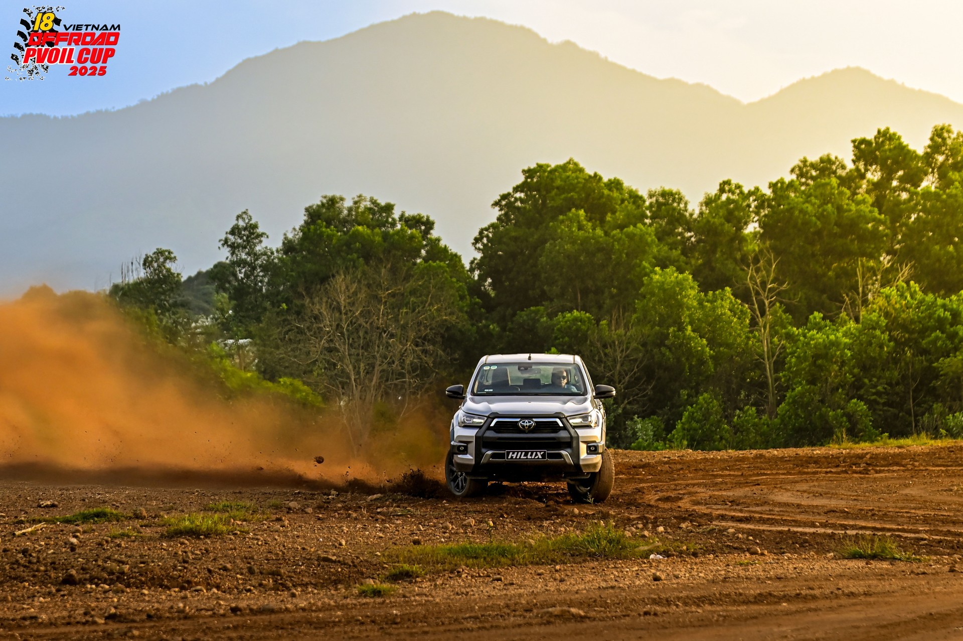 Cùng Toyota Hilux chinh phục cung lái thử đầy kịch tính tại Giải Đua xe Ô tô Địa hình PVOIL Cup 2025 lái thử Toyota Hilux tại PVOIL VOC 2025