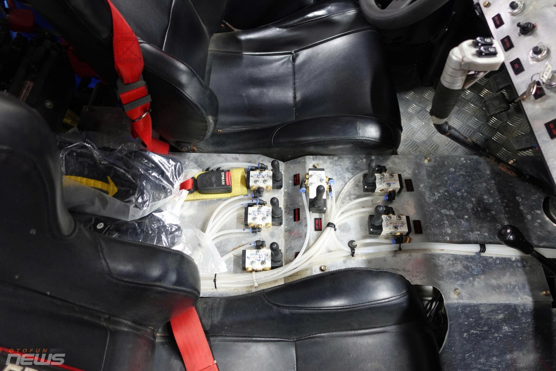 Đội đua 311 mang đến SUV thi đấu đặc biệt tại VOC 2025 với công nghệ đánh lái bánh sau Đội đua 311 mang đến SUV thi đấu đặc biệt tại VOC 2025 với công nghệ đánh lái bánh sau