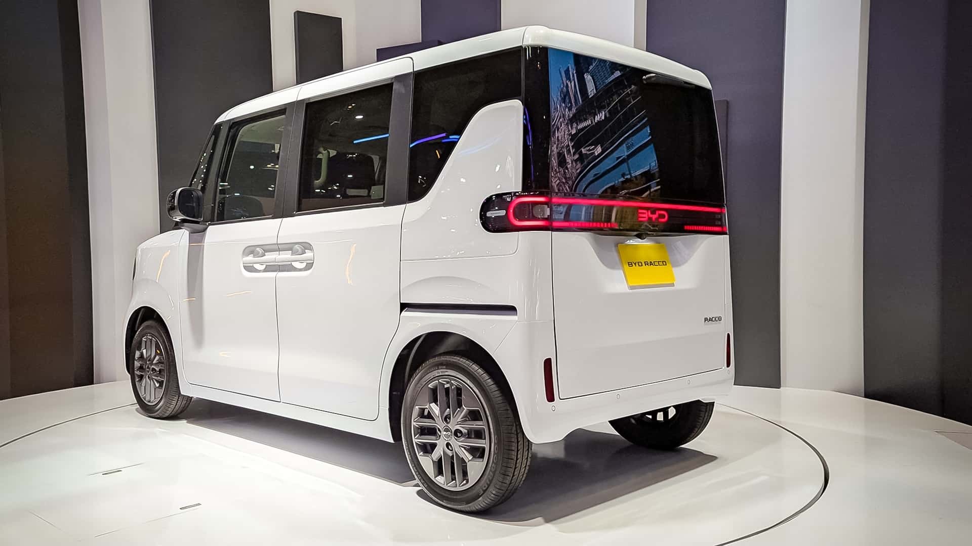 BYD Racco - mẫu kei car điện chính thức ra mắt tại Japan Mobility Show 2025 Phía sau của BYD Racco