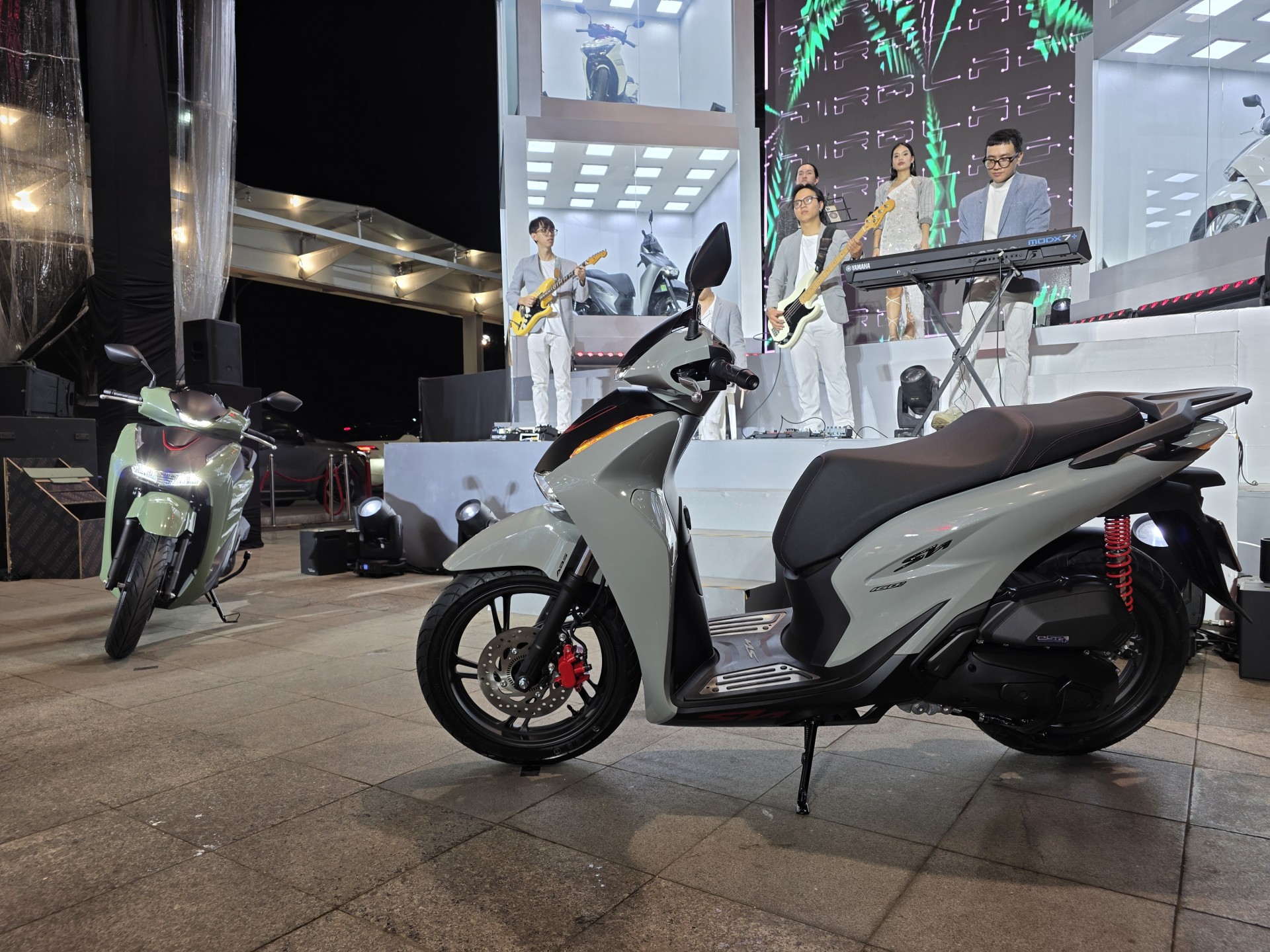 So với cùng kỳ năm ngoái, lượng tiêu thụ xe máy và ô tô Honda trong tháng 4/2026 giảm mạnh