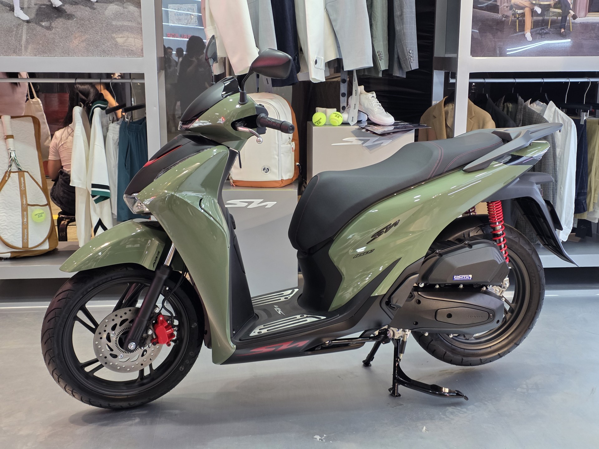 Honda ra mắt bộ đôi SH, Air Blade và LEAD 2026: Thiết kế mới, nhiều trang bị đáng chú ý Honda ra mắt bộ đôi SH, Air Blade và LEAD 2026: Thiết kế mới, nhiều trang bị đáng chú ý