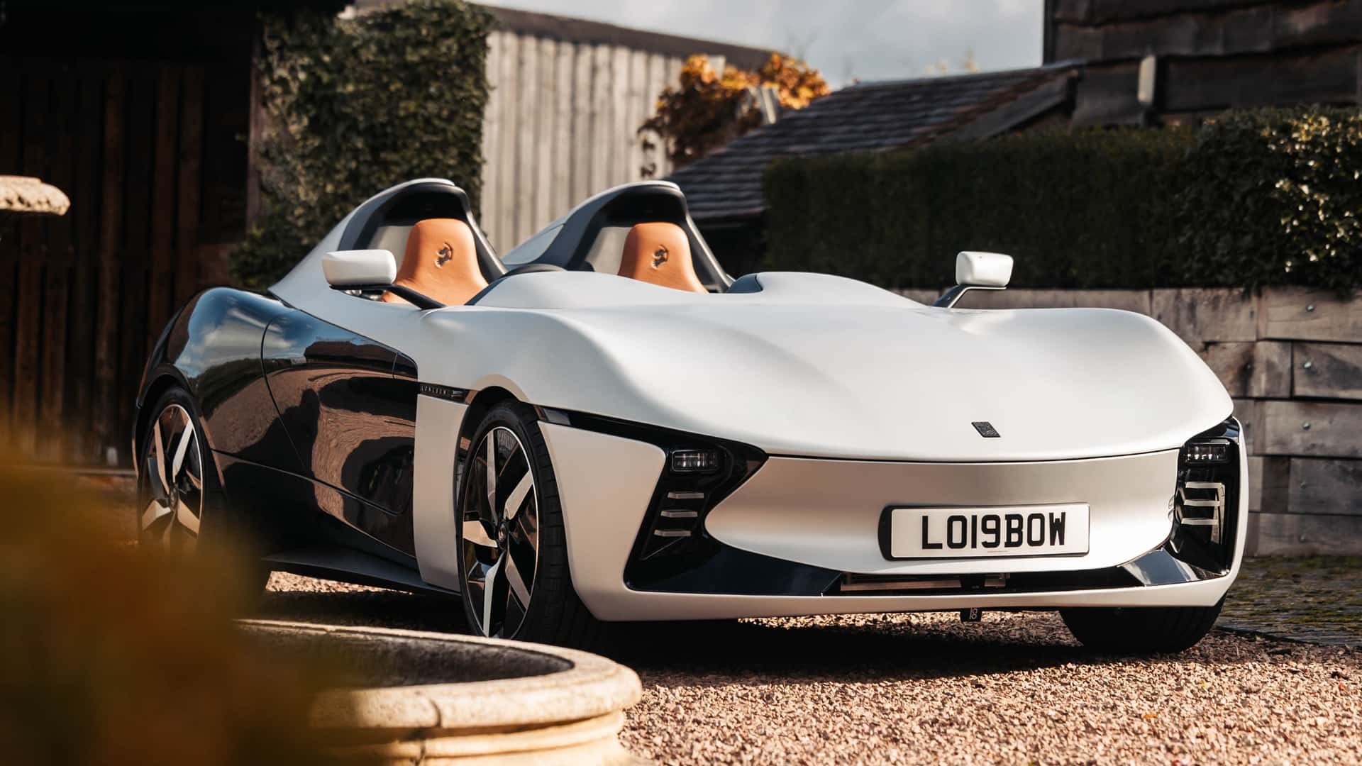Longbow Speedster - mẫu xe thể thao điện nặng chưa đến 900 kg, chế tạo bởi cựu nhân viên Tesla Phía trước của Longbow Speedster
